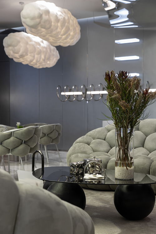 藝術(shù)與美學(xué)的雙重交匯 來(lái)福士5樓VQ醫(yī)美與藝癡設(shè)計(jì)的收藏品鑒定服務(wù)